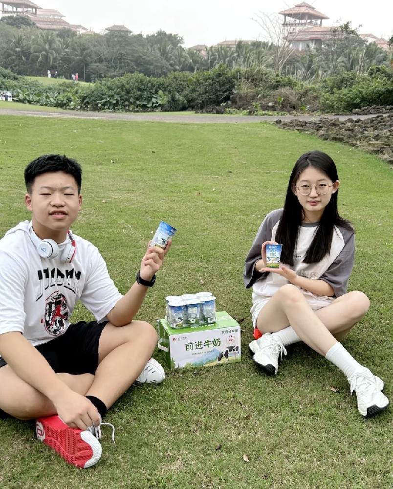 行走在三亞的海灘上，享受傳祁酸奶的馥郁之香