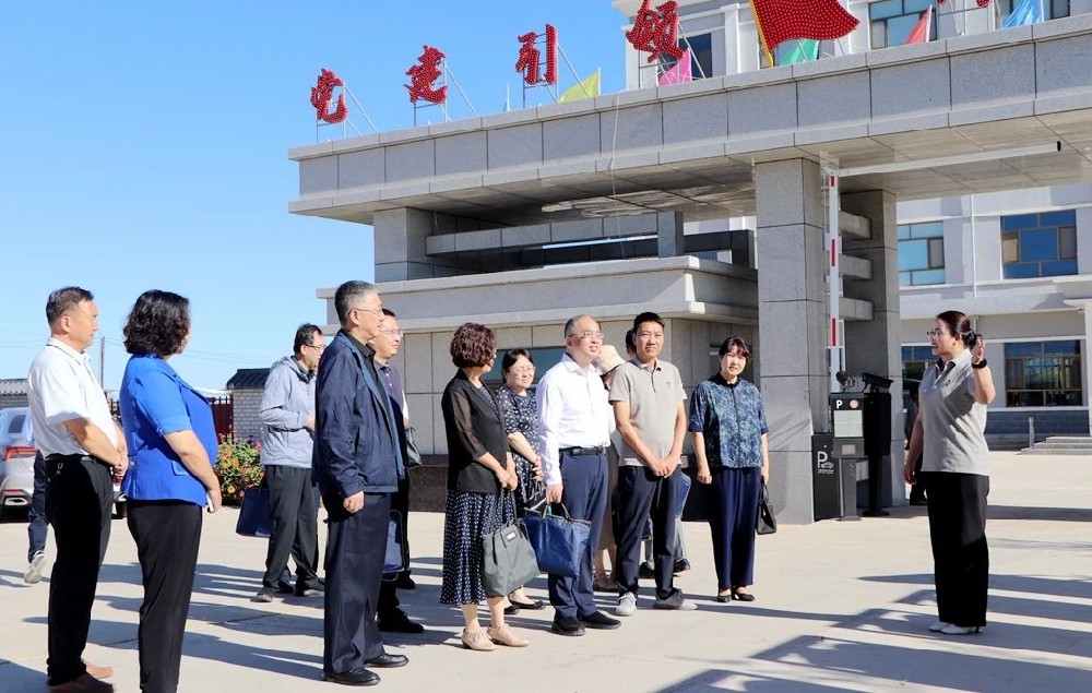 全國第十二次企業民主管理工作第二互檢調研組到甘肅前進集團調研指導
